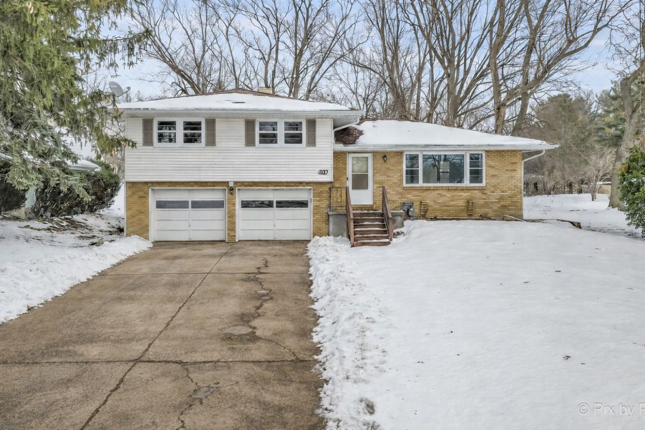 612 Russell Road, DeKalb, IL 60115 Main Photo