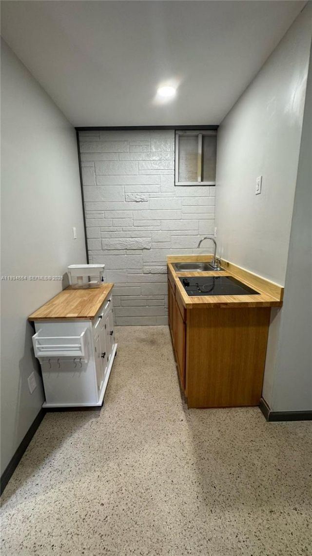 630 NE 165th St, Miami, FL 33162 Photo