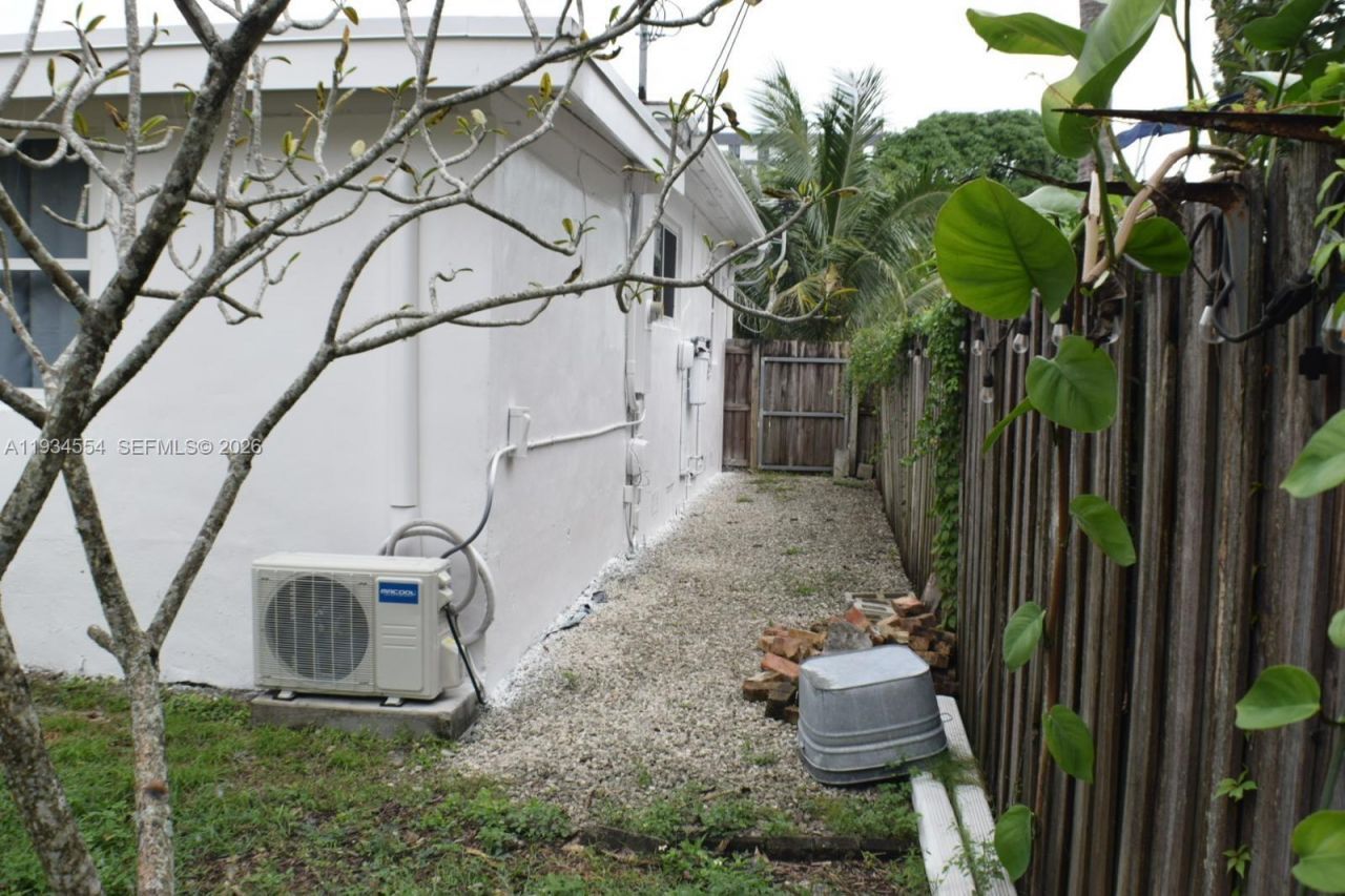 630 NE 165th St, Miami, FL 33162 Photo