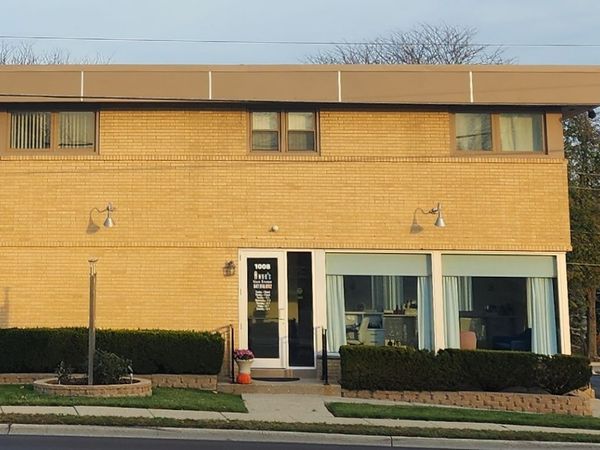 1008 N Milwaukee Avenue, Unit 1, Libertyville, IL 60048