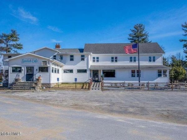 13 Park Ave Extension, Hadley, NY 12835