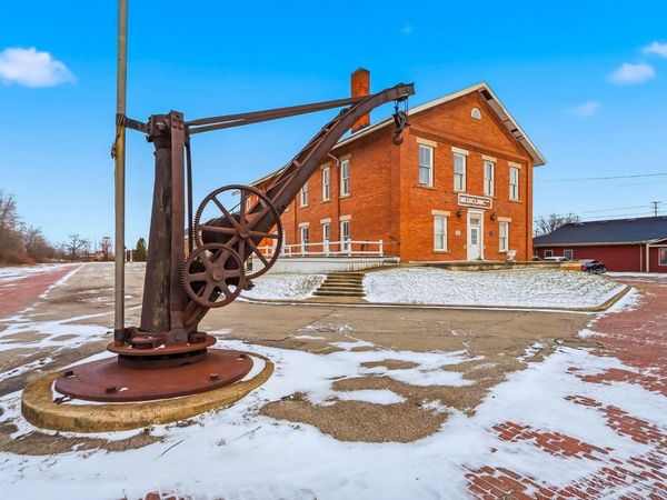 412 E River Street, Elyria, OH 44035