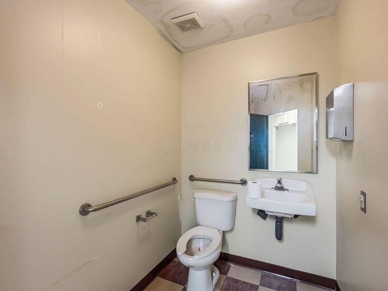 412 E River Street, Elyria, OH 44035 Photo 128