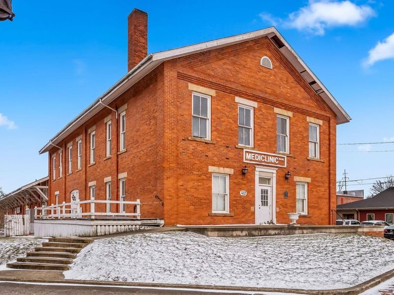 412 E River Street, Elyria, OH 44035 Photo 2