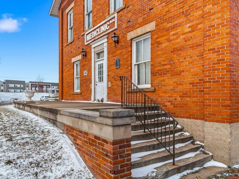 412 E River Street, Elyria, OH 44035 Photo 4