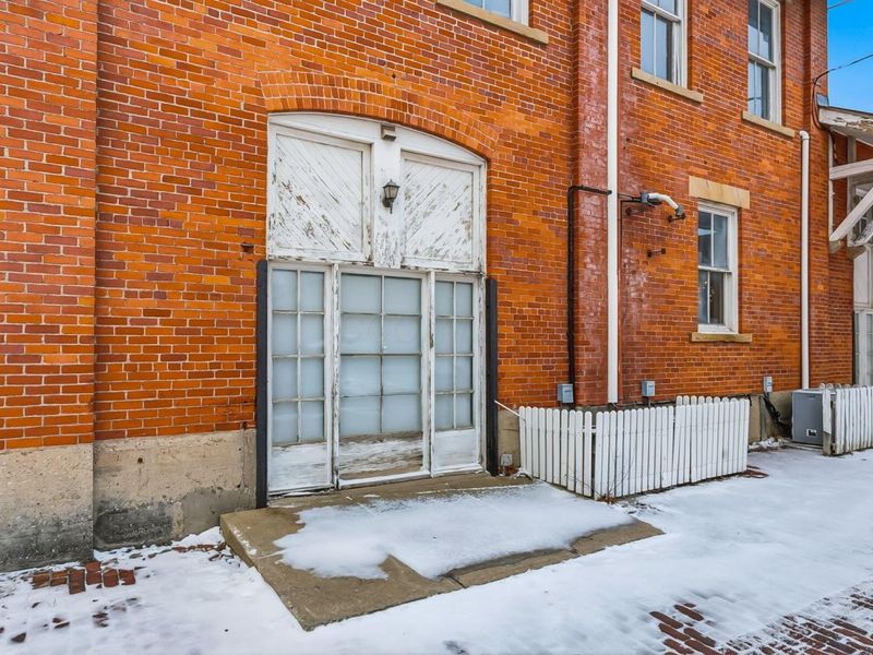 412 E River Street, Elyria, OH 44035 Photo 6