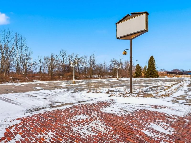 412 E River Street, Elyria, OH 44035 Photo 8