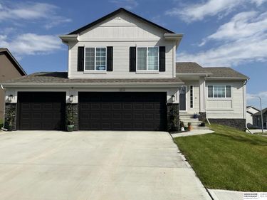 21054 Madison Street, Elkhorn, NE 68022