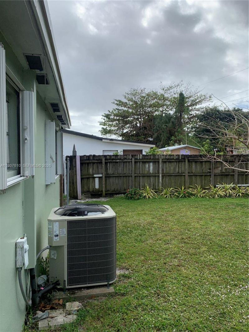 17200 N Miami Ave, Miami, FL 33169 Photo