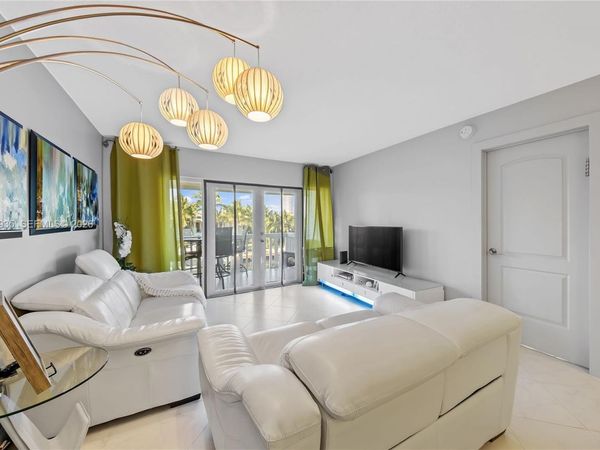 470 Paradise Isle Blvd, Unit 310, Hallandale Beach, FL 33009