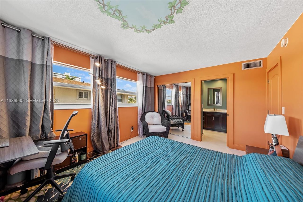 470 Paradise Isle Blvd, Unit 310, Hallandale Beach, FL 33009 Photo