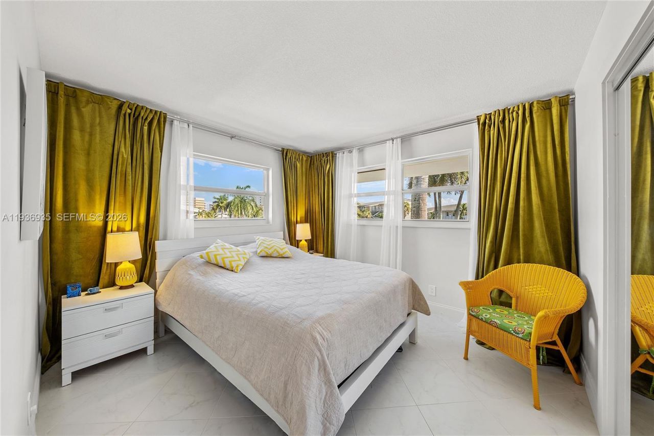 470 Paradise Isle Blvd, Unit 310, Hallandale Beach, FL 33009 Photo