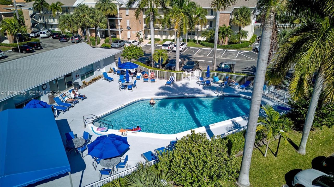 470 Paradise Isle Blvd, Unit 310, Hallandale Beach, FL 33009 Photo