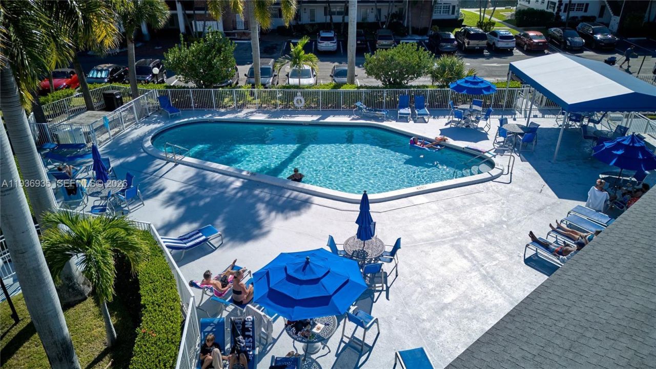 470 Paradise Isle Blvd, Unit 310, Hallandale Beach, FL 33009 Photo