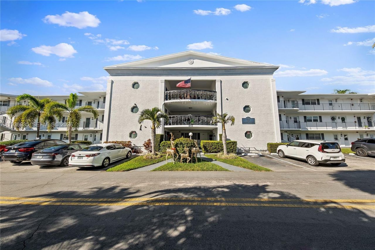470 Paradise Isle Blvd, Unit 310, Hallandale Beach, FL 33009 Photo