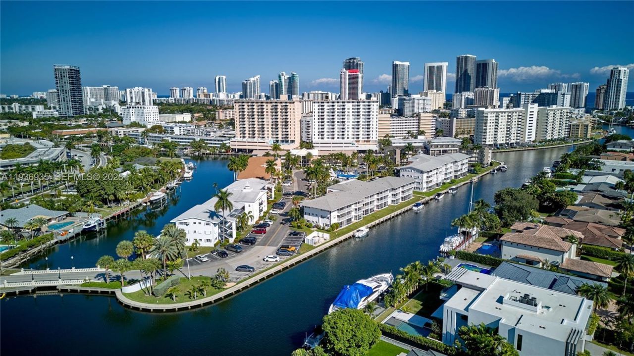 470 Paradise Isle Blvd, Unit 310, Hallandale Beach, FL 33009 Photo