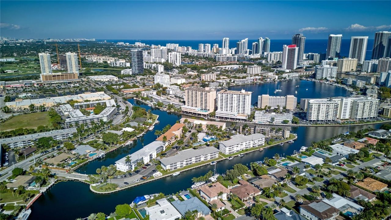 470 Paradise Isle Blvd, Unit 310, Hallandale Beach, FL 33009 Photo