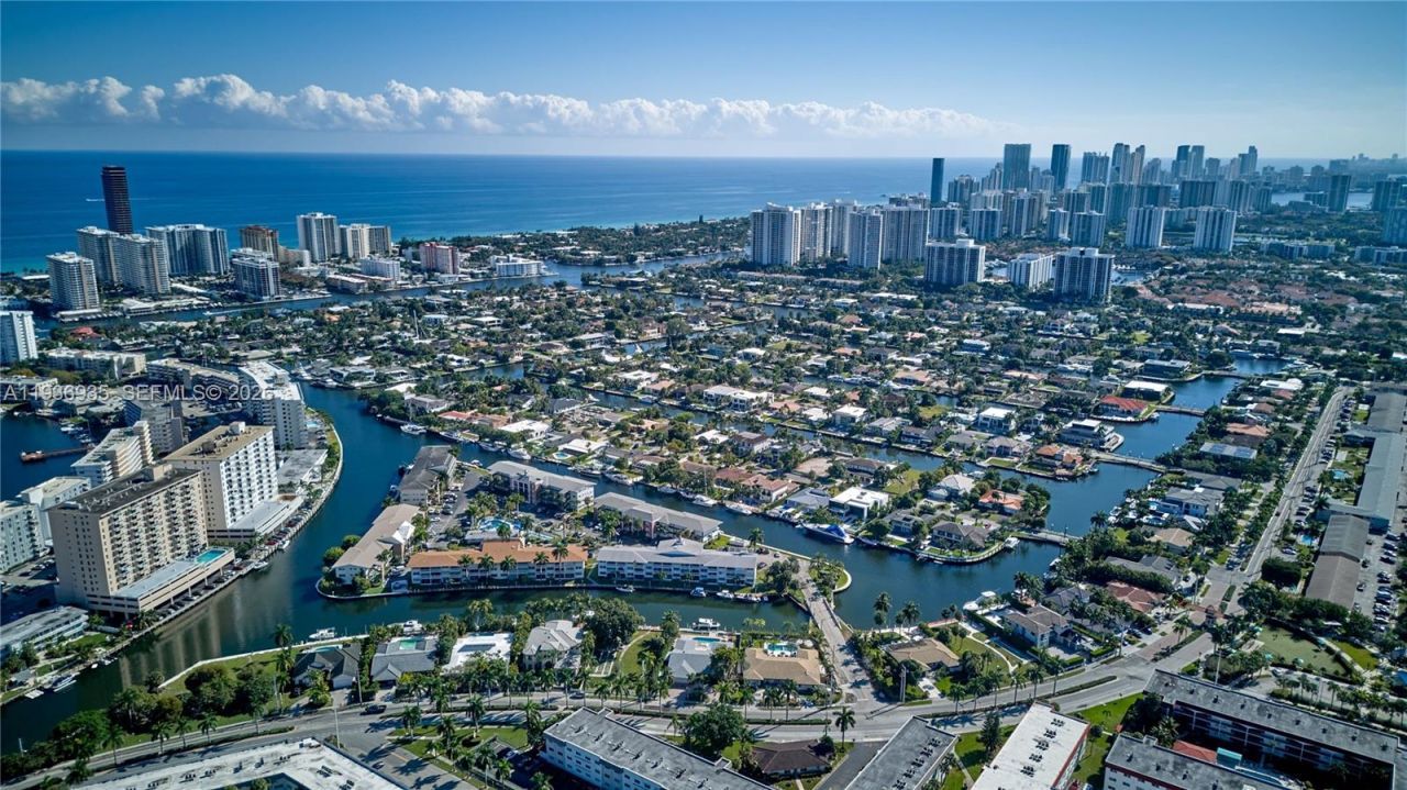 470 Paradise Isle Blvd, Unit 310, Hallandale Beach, FL 33009 Photo