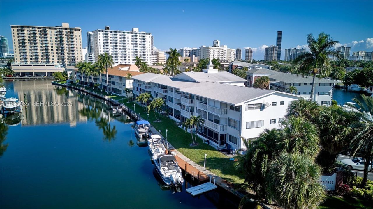 470 Paradise Isle Blvd, Unit 310, Hallandale Beach, FL 33009 Photo