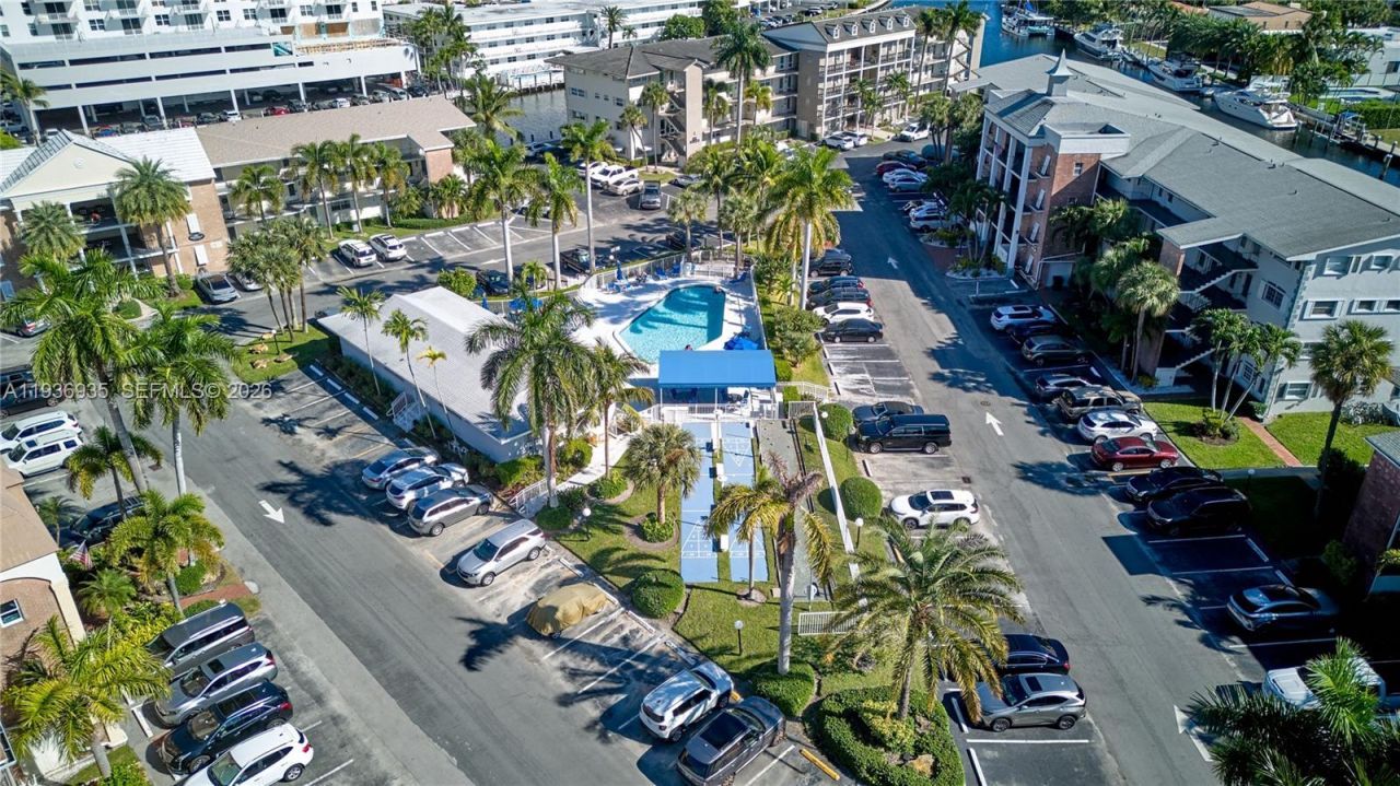 470 Paradise Isle Blvd, Unit 310, Hallandale Beach, FL 33009 Photo