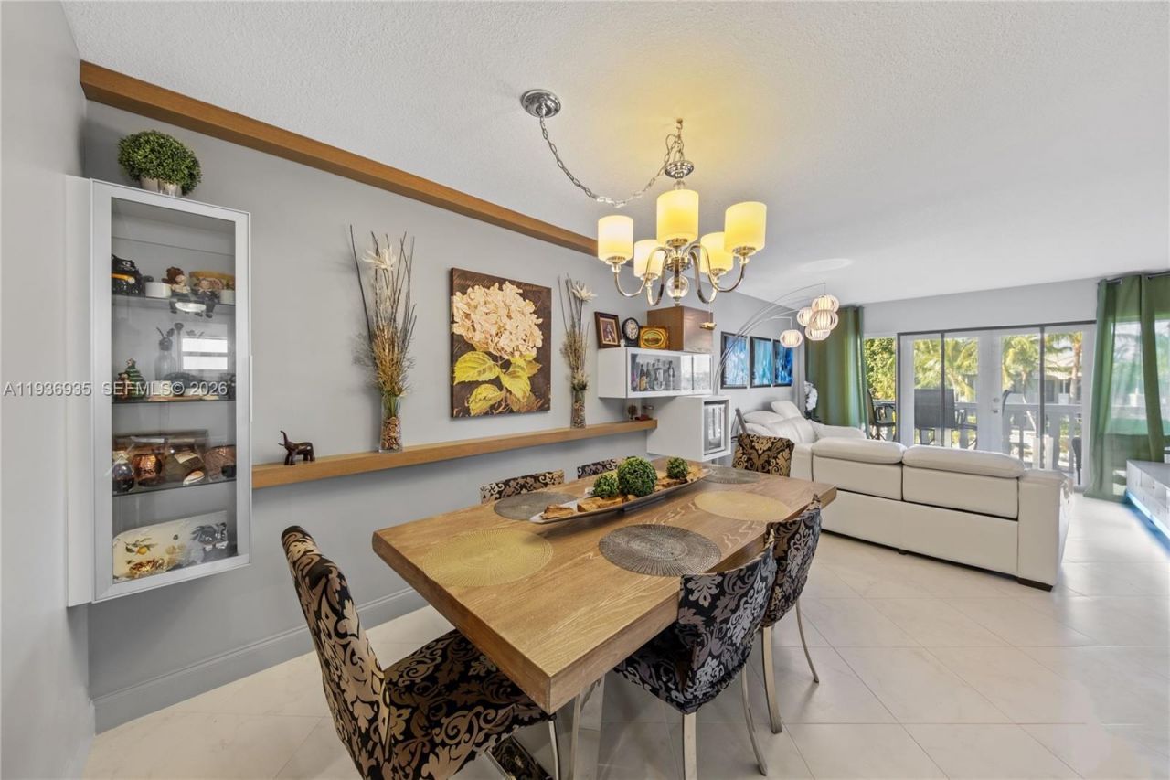 470 Paradise Isle Blvd, Unit 310, Hallandale Beach, FL 33009 Photo