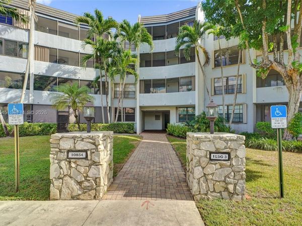 10854 Kendall Dr, Unit 221, Miami, FL 33176