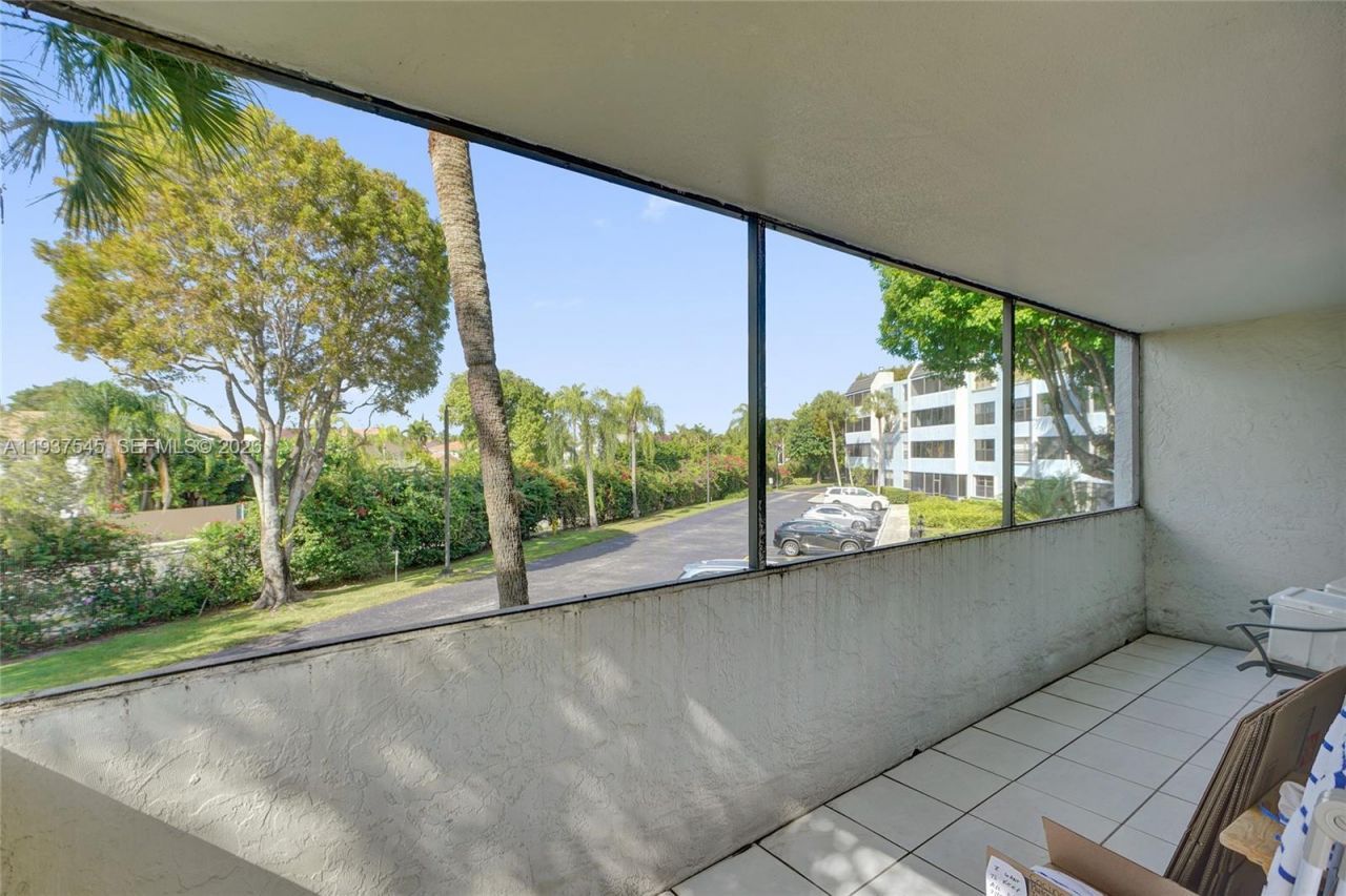 10854 Kendall Dr, Unit 221, Miami, FL 33176 Photo