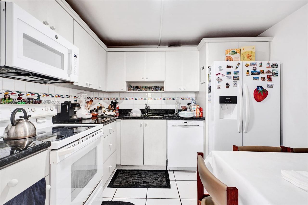 10854 Kendall Dr, Unit 221, Miami, FL 33176 Photo