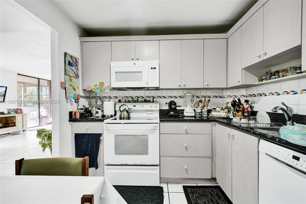 10854 Kendall Dr, Unit 221, Miami, FL 33176 Photo