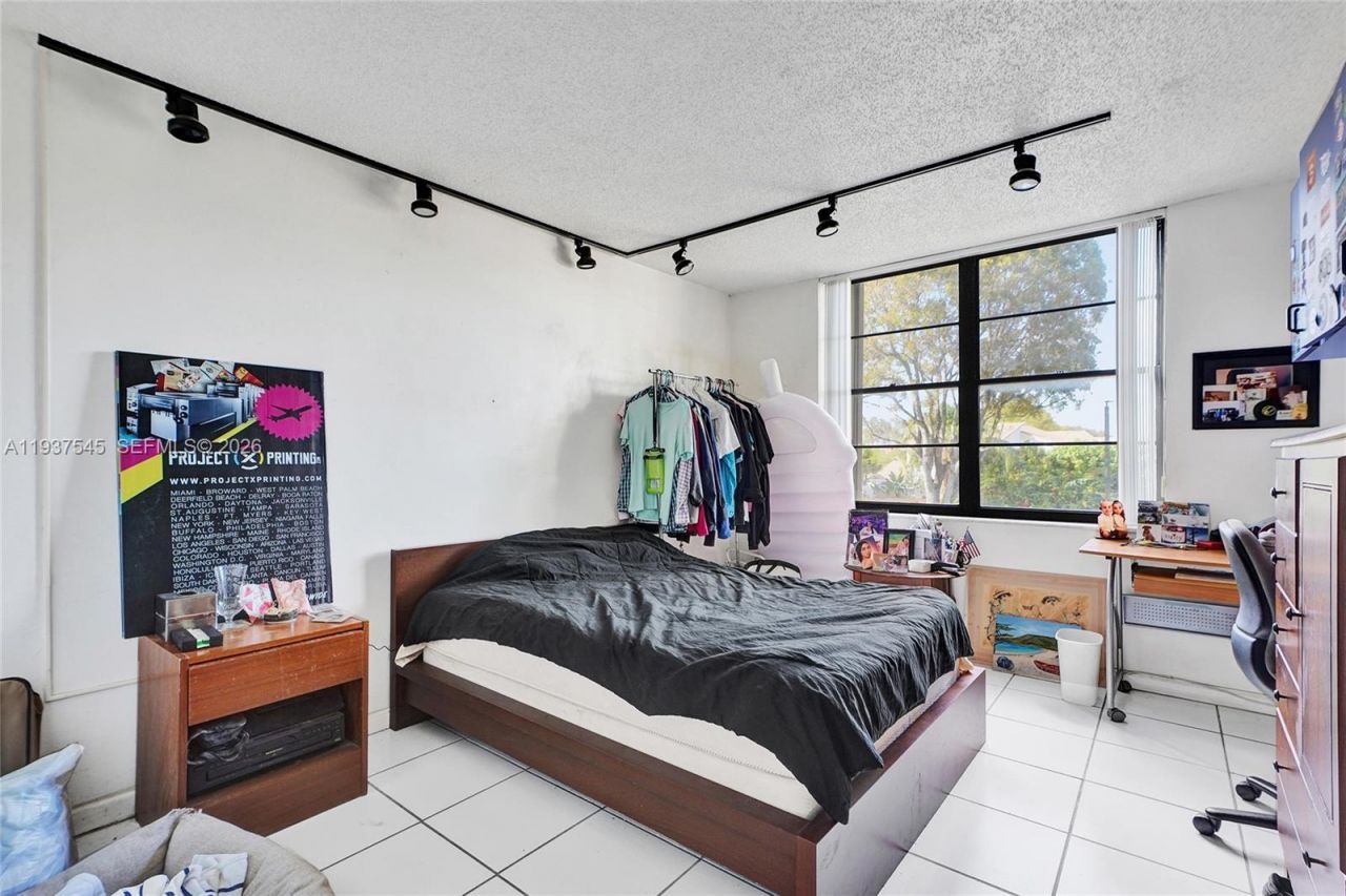 10854 Kendall Dr, Unit 221, Miami, FL 33176 Photo