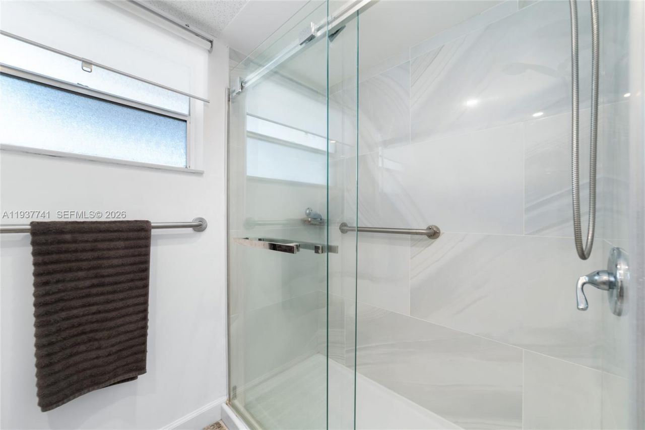 2951 NW 46th Ave, Unit 306, Lauderdale Lakes, FL 33313 Photo