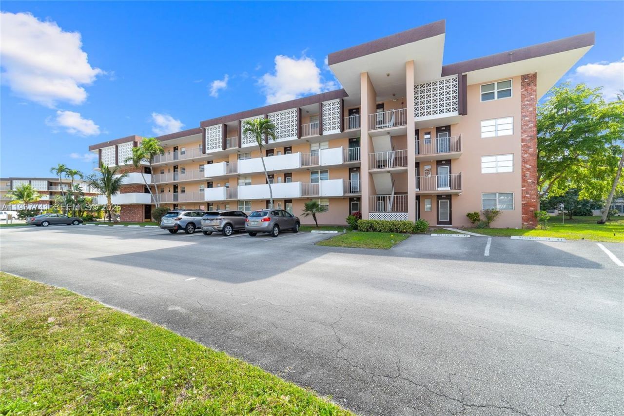 2951 NW 46th Ave, Unit 306, Lauderdale Lakes, FL 33313 Photo