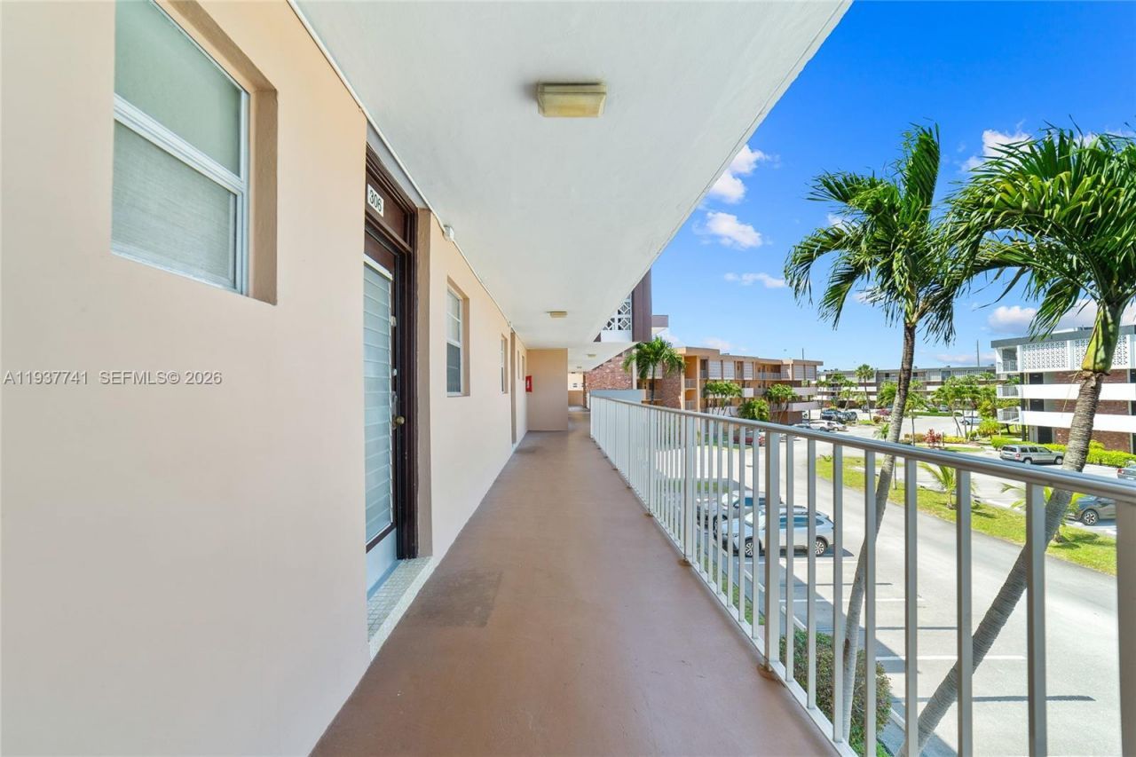 2951 NW 46th Ave, Unit 306, Lauderdale Lakes, FL 33313 Photo