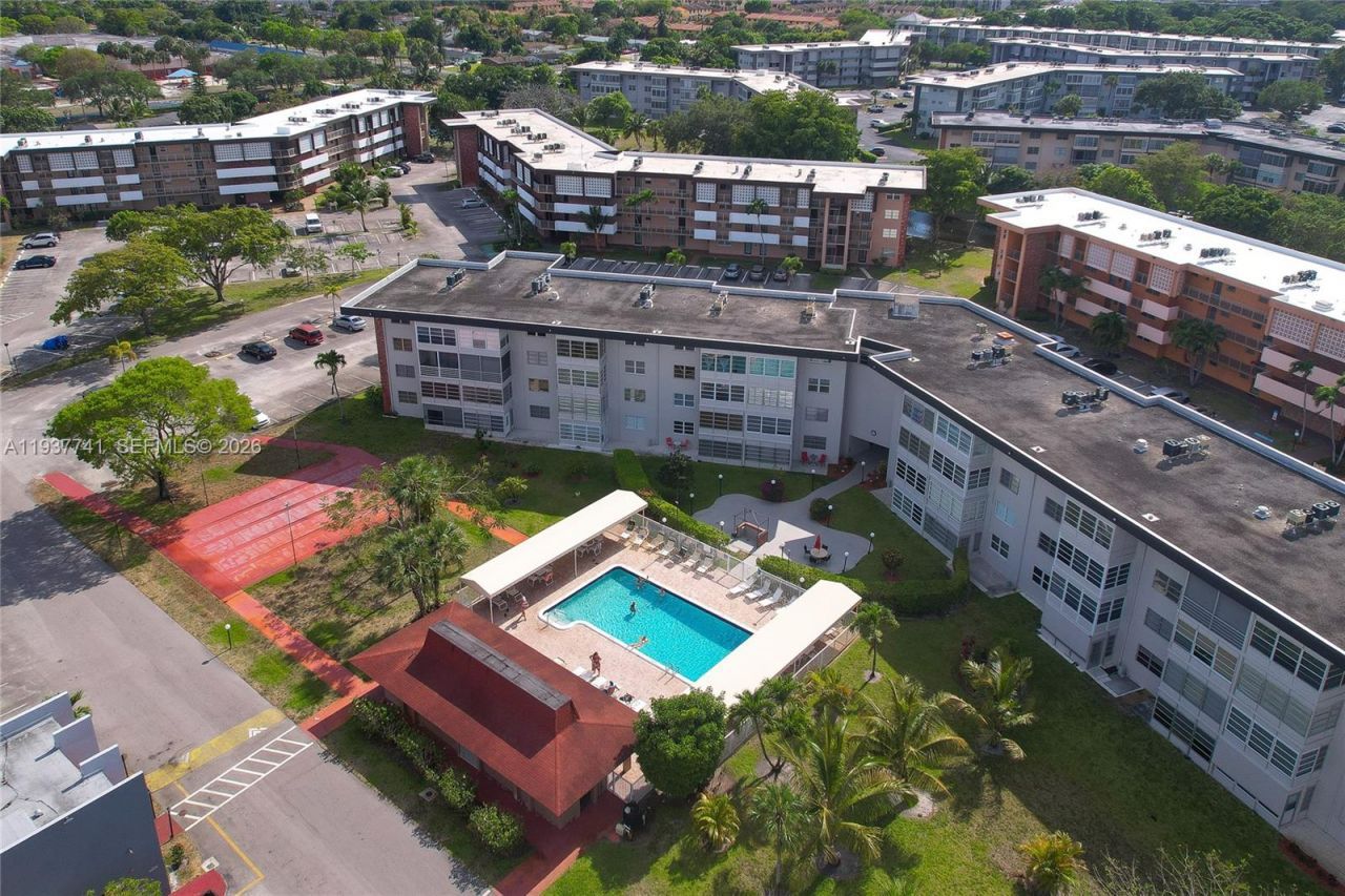 2951 NW 46th Ave, Unit 306, Lauderdale Lakes, FL 33313 Photo