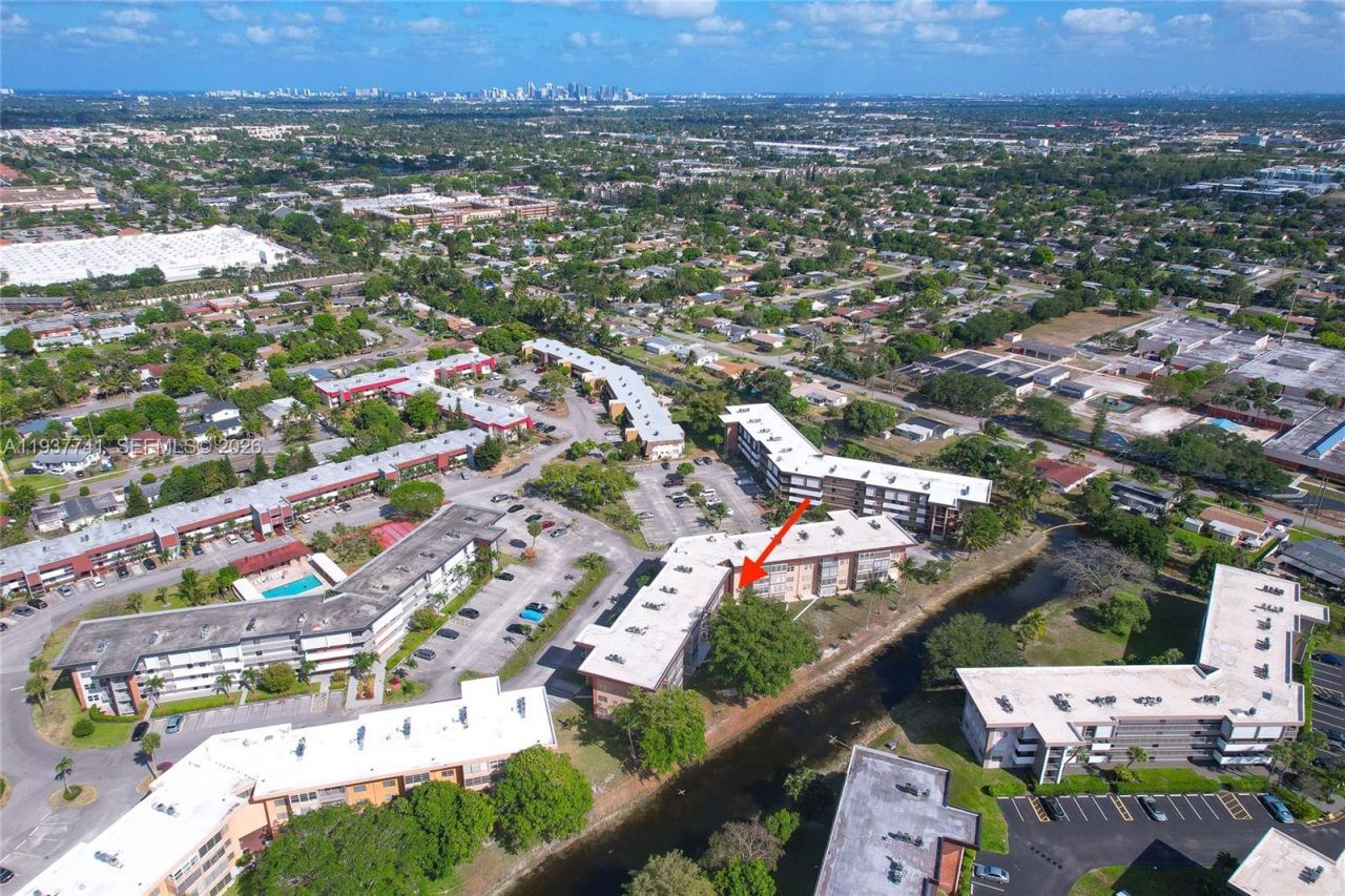 2951 NW 46th Ave, Unit 306, Lauderdale Lakes, FL 33313 Photo