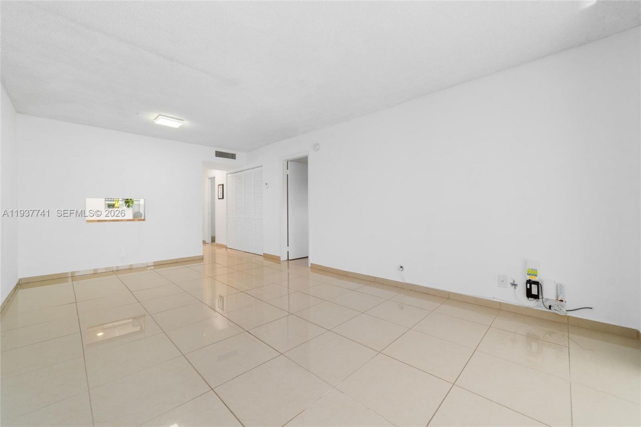 2951 NW 46th Ave, Unit 306, Lauderdale Lakes, FL 33313 Photo