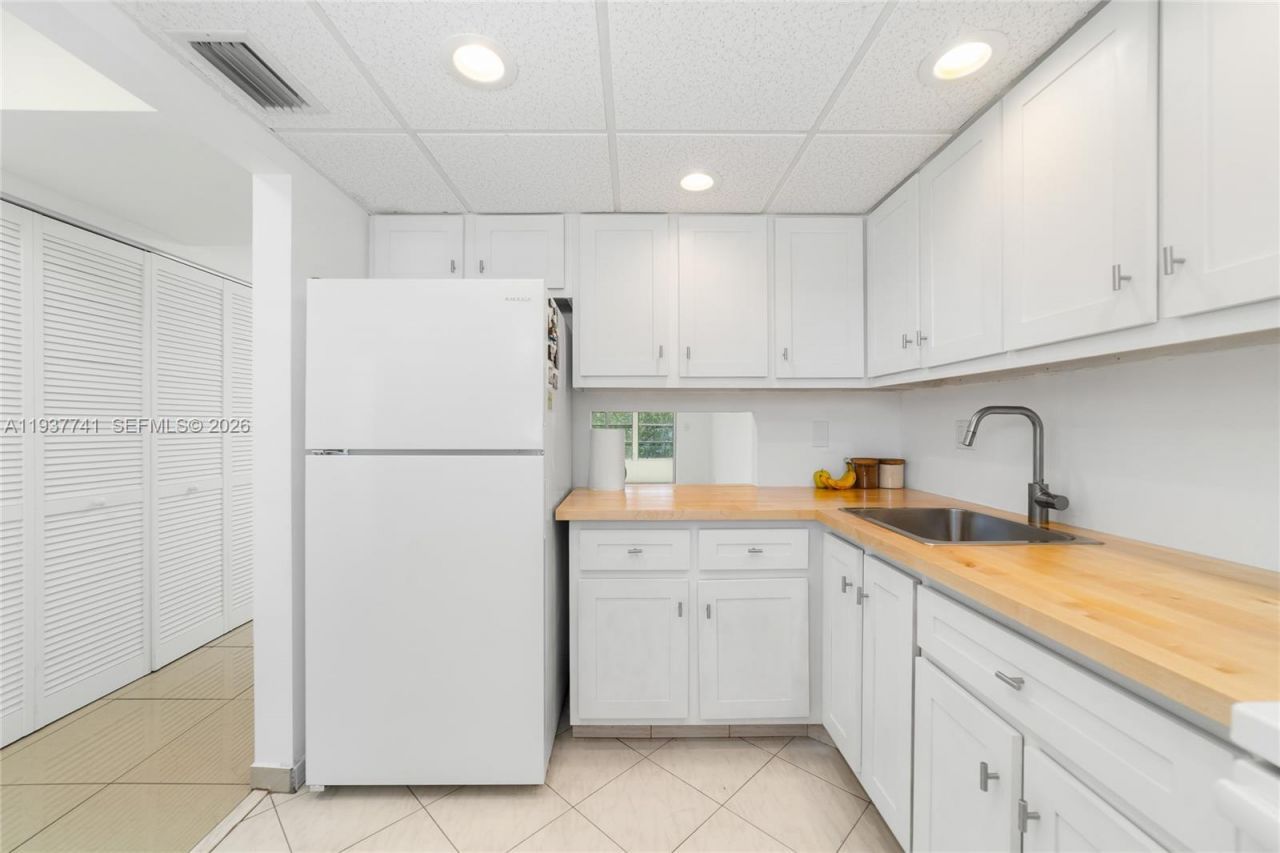 2951 NW 46th Ave, Unit 306, Lauderdale Lakes, FL 33313 Photo