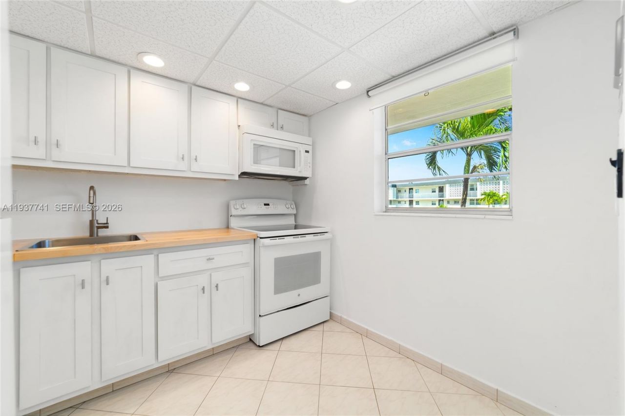 2951 NW 46th Ave, Unit 306, Lauderdale Lakes, FL 33313 Photo