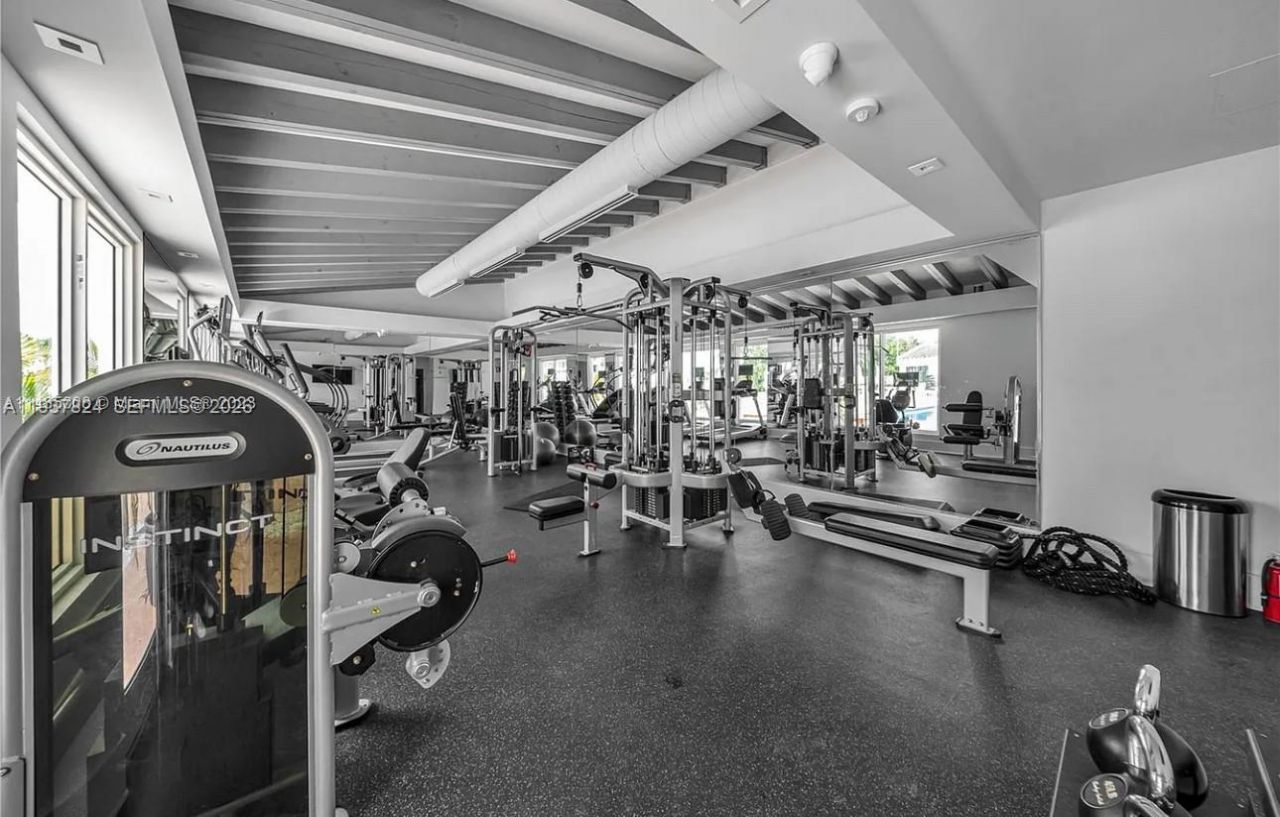 2457 Collins Ave, Unit 408, Miami Beach, FL 33140 Photo