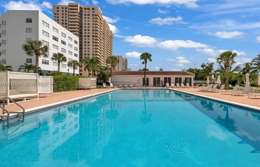 2457 Collins Ave, Unit 408, Miami Beach, FL 33140 Photo