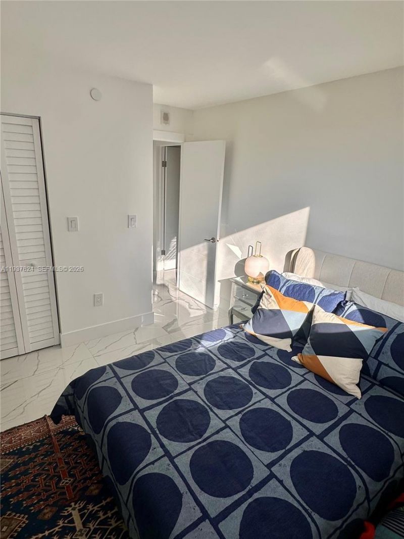 2457 Collins Ave, Unit 408, Miami Beach, FL 33140 Photo