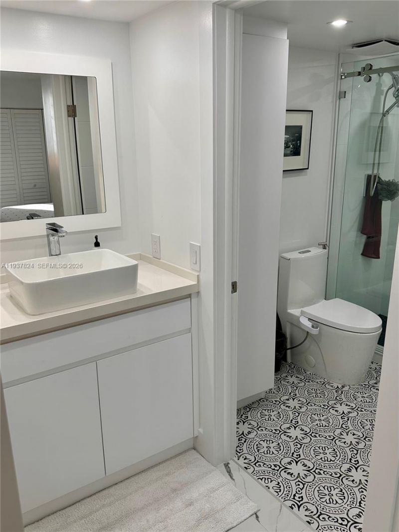 2457 Collins Ave, Unit 408, Miami Beach, FL 33140 Photo