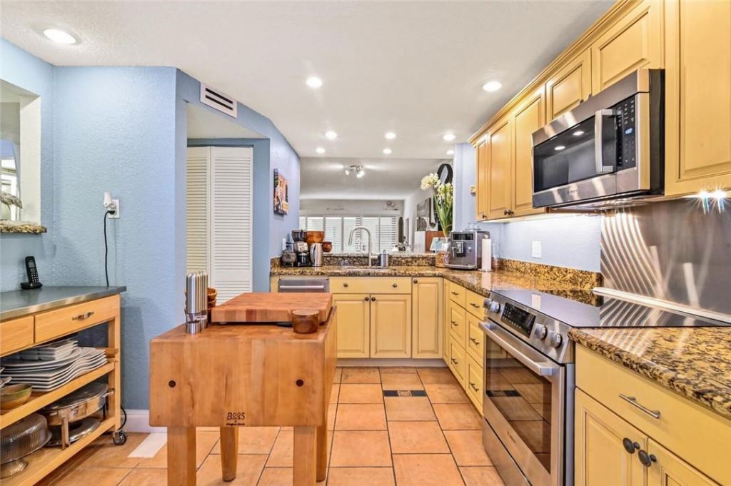 2029 N Ocean Boulevard, Unit 410, Fort Lauderdale, FL 33305 Photo