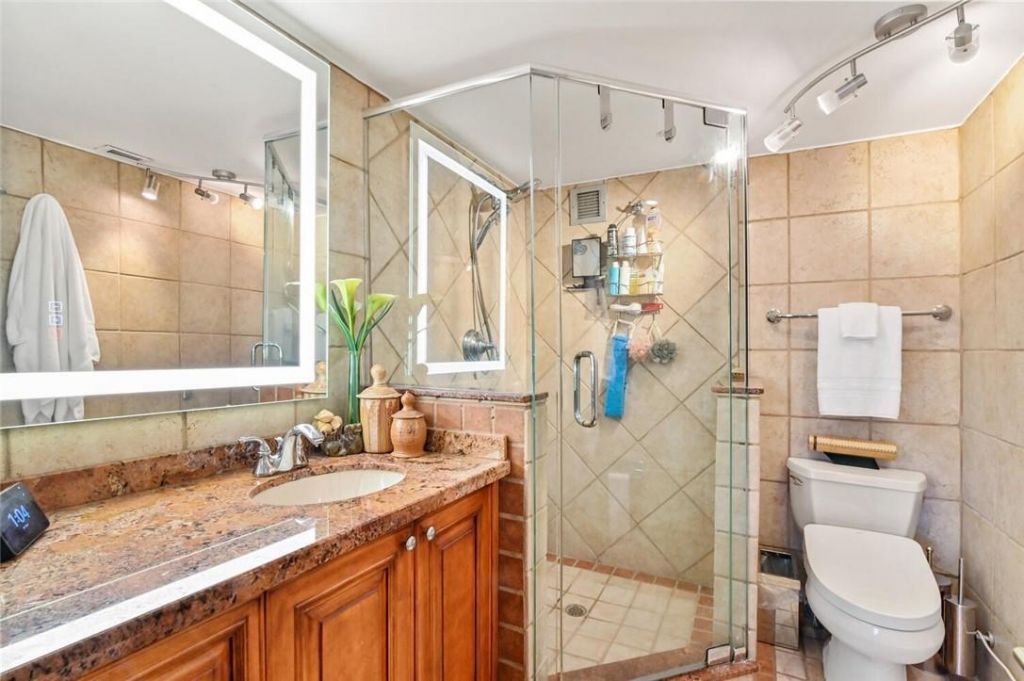 2029 N Ocean Boulevard, Unit 410, Fort Lauderdale, FL 33305 Photo