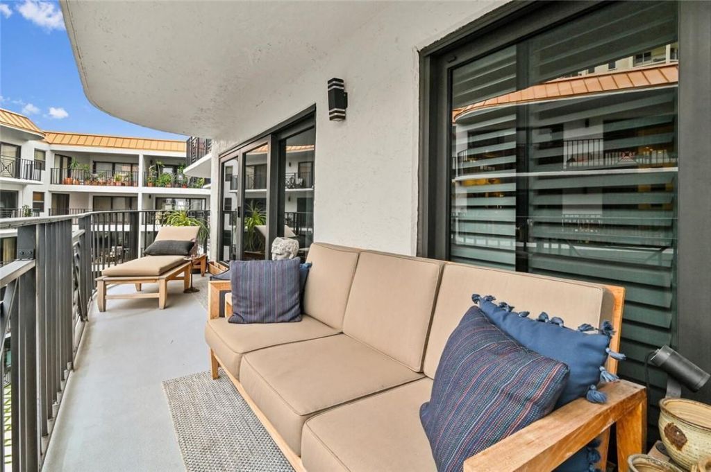 2029 N Ocean Boulevard, Unit 410, Fort Lauderdale, FL 33305 Photo