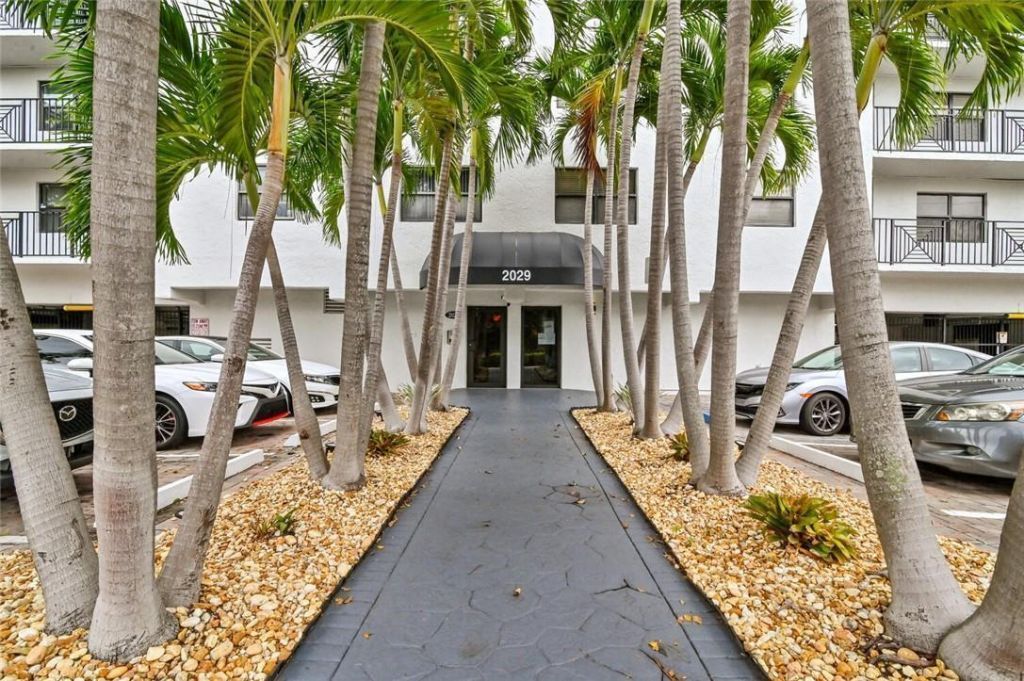 2029 N Ocean Boulevard, Unit 410, Fort Lauderdale, FL 33305 Photo