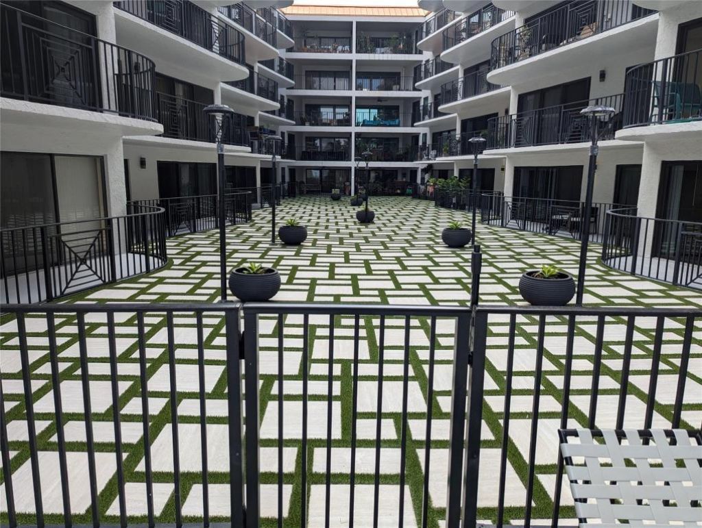 2029 N Ocean Boulevard, Unit 410, Fort Lauderdale, FL 33305 Photo