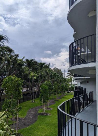 2029 N Ocean Boulevard, Unit 410, Fort Lauderdale, FL 33305 Photo