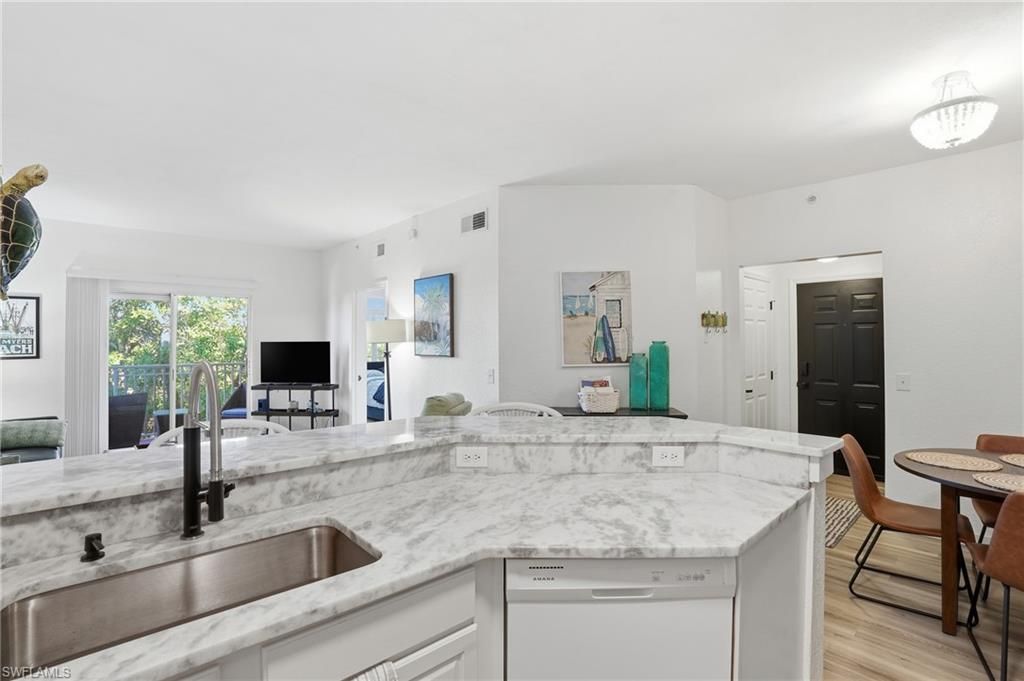 15585 Ocean Walk Cir, Unit 313, Fort Myers, FL 33908 Photo