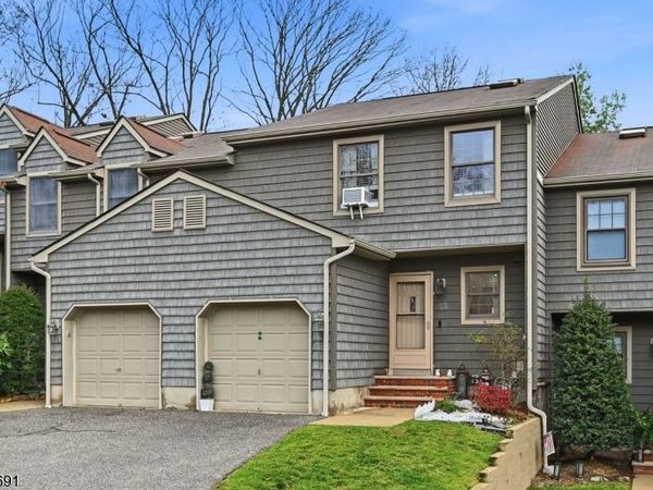 12 Mountain Ridge Rd, Bloomingdale, NJ 07403